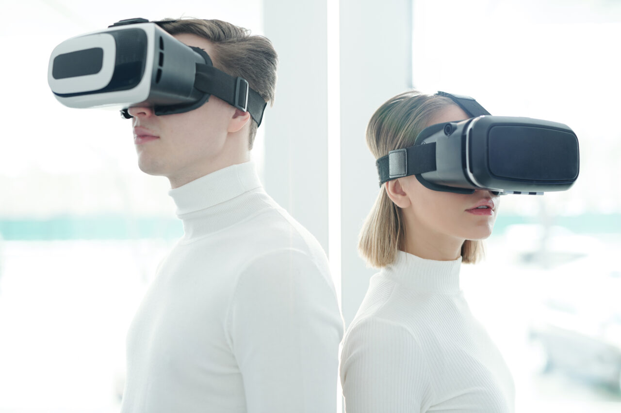 https://futureneeds.eu/wp-content/uploads/2022/10/young-people-in-virtual-reality-goggles-2022-02-02-04-48-28-utc-1280x853.jpg